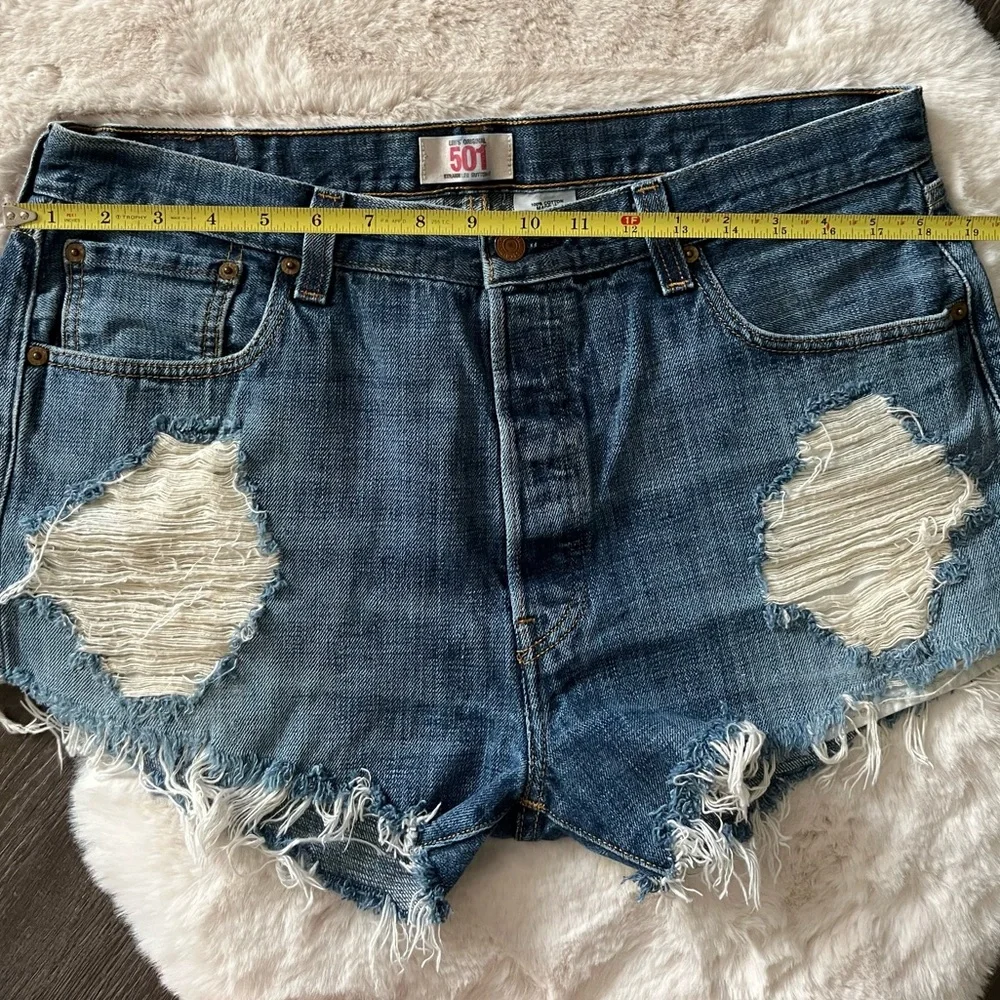 LEVI’S‎ Women's Distressed Denim Shorts